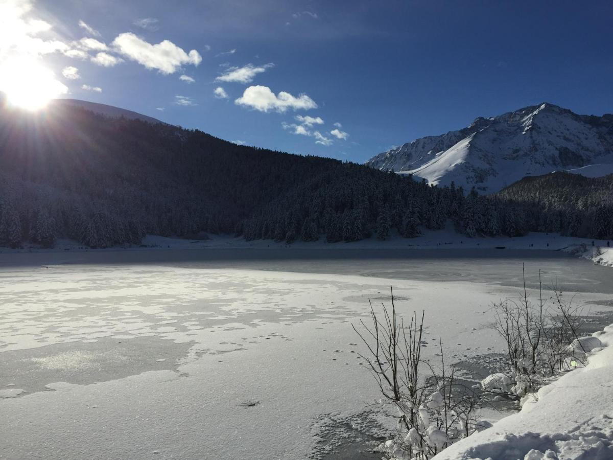Gîte chaleureux au lac de Payolle Campan Extérieur photo